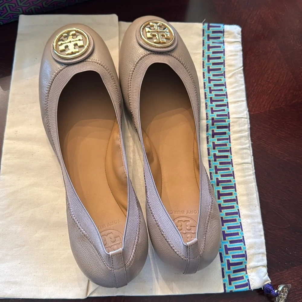 Title: Tory Burch Claire Ballet Flats Tan Gold Logo Elastic Size 9.5M Dust Bag